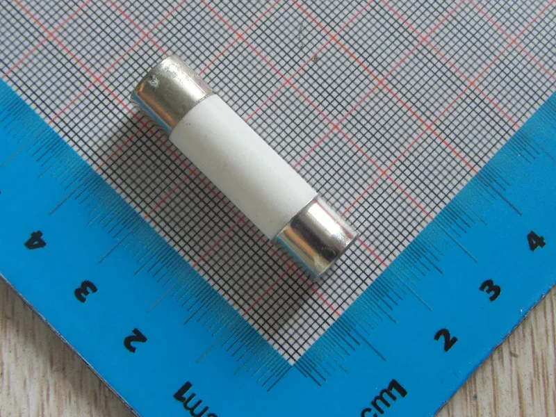 

Free shipping 10pc Ceramic fuse R015 0.5A 1A 2A 4A 5A 6A 8A 10A 16A 20A 32A 500V 10*38 Ceramic insurance tube