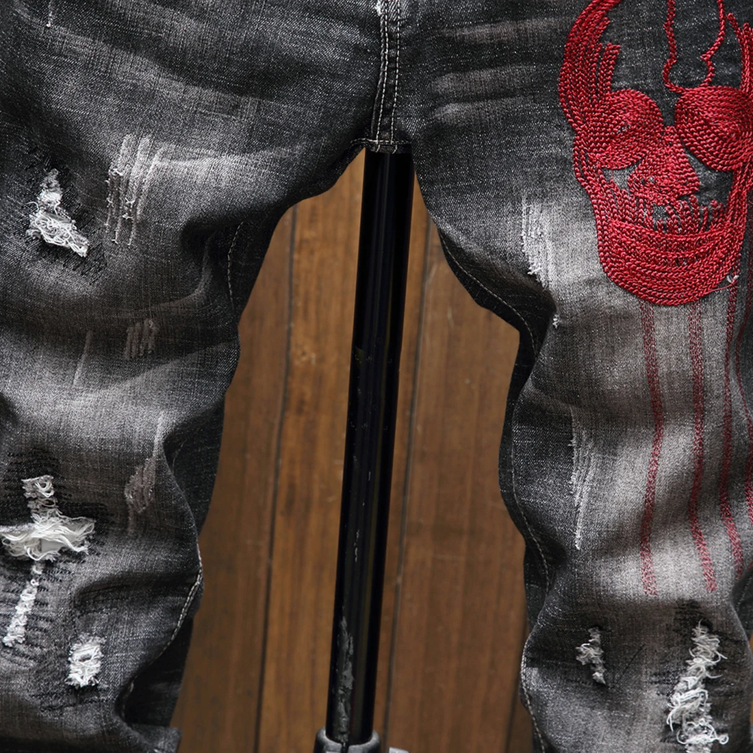 Male Jogger Jeans Fashionable Ripped Moto Jeans for Men Streetwear Hip hop Skull Embroidery Washed Hole 3