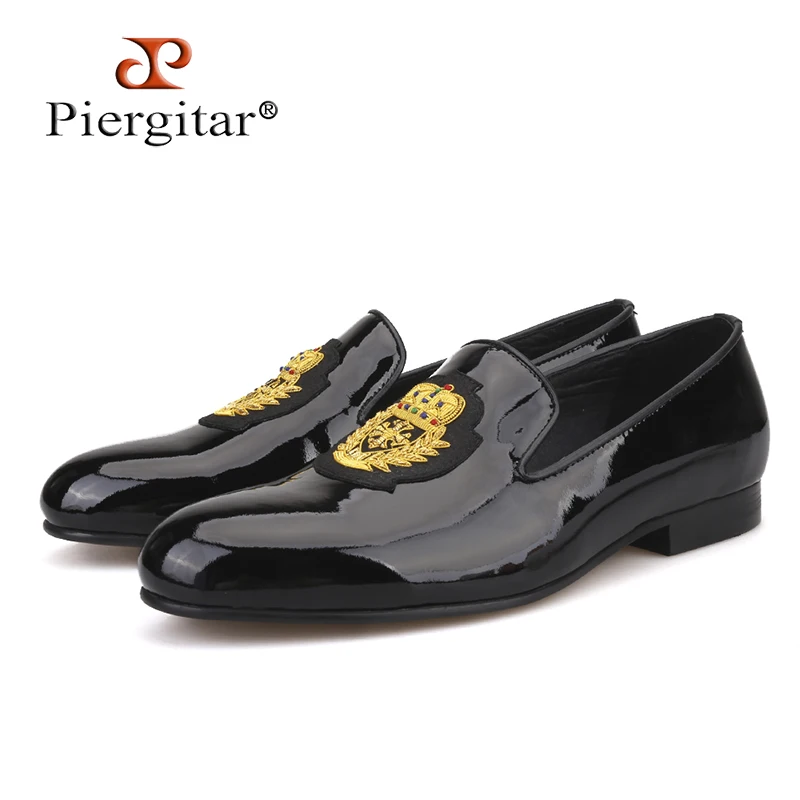 Goede Piergitar 2018 Nieuwe zwart lakleer mannen loafers met goud luxe borduurwerk Fashion party en wedding heren dress schoenen