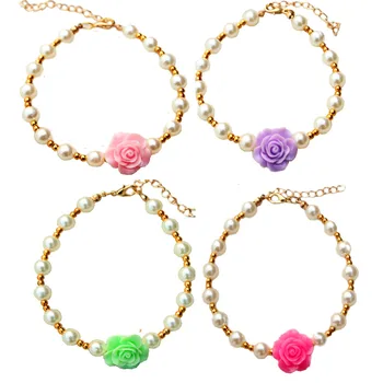 

2pcs Fashion Pet Dog Cat Piggy Pearl Necklace Pet Accessories Small Flower Pendant Pets Dogs Cats Collar