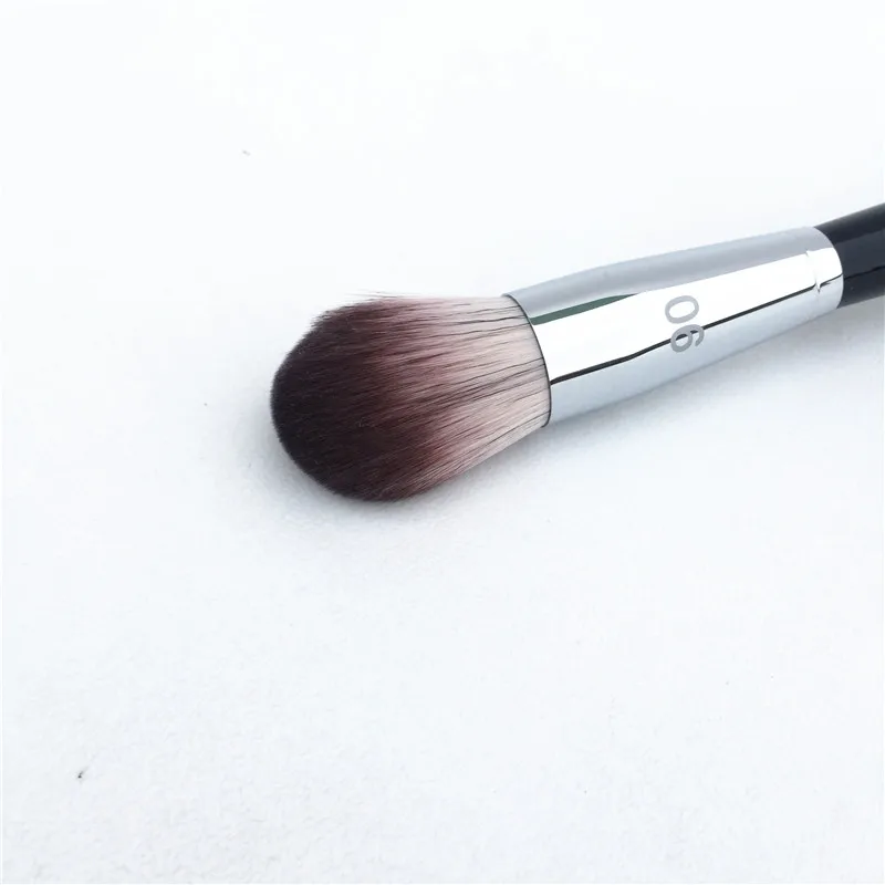 Sephora PRO Featherweight Complexion Brush #90 _ 3