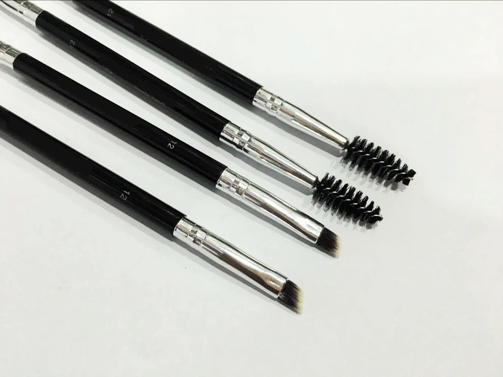 mascara brush