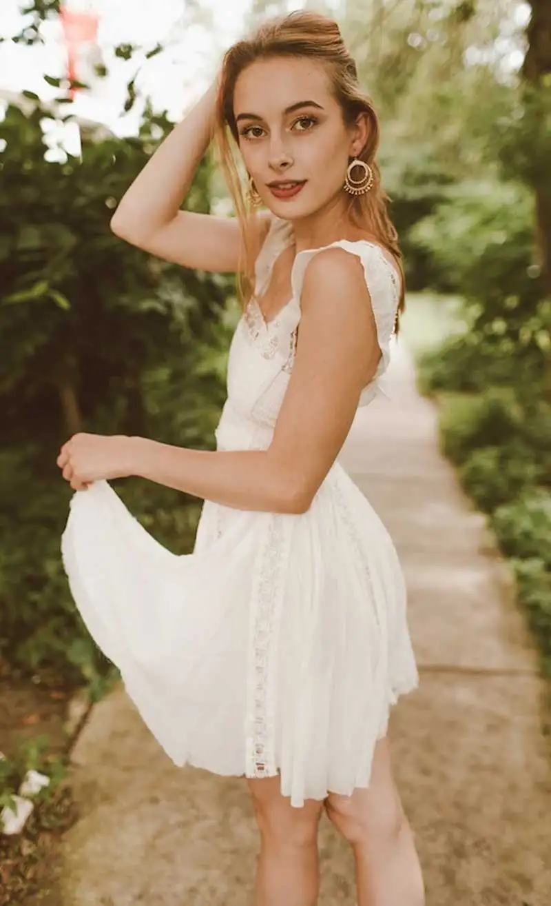 Богемный Вдохновленный платье женское белое гофрированное платье летние туфли с ремешками кружевные вставки новое платье Бохо Плиссированное мини шикарное вечернее платье пляжное