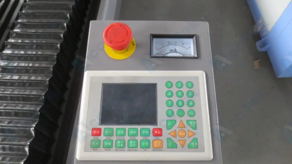 AKJ1325H steel laser cutting machine (4)