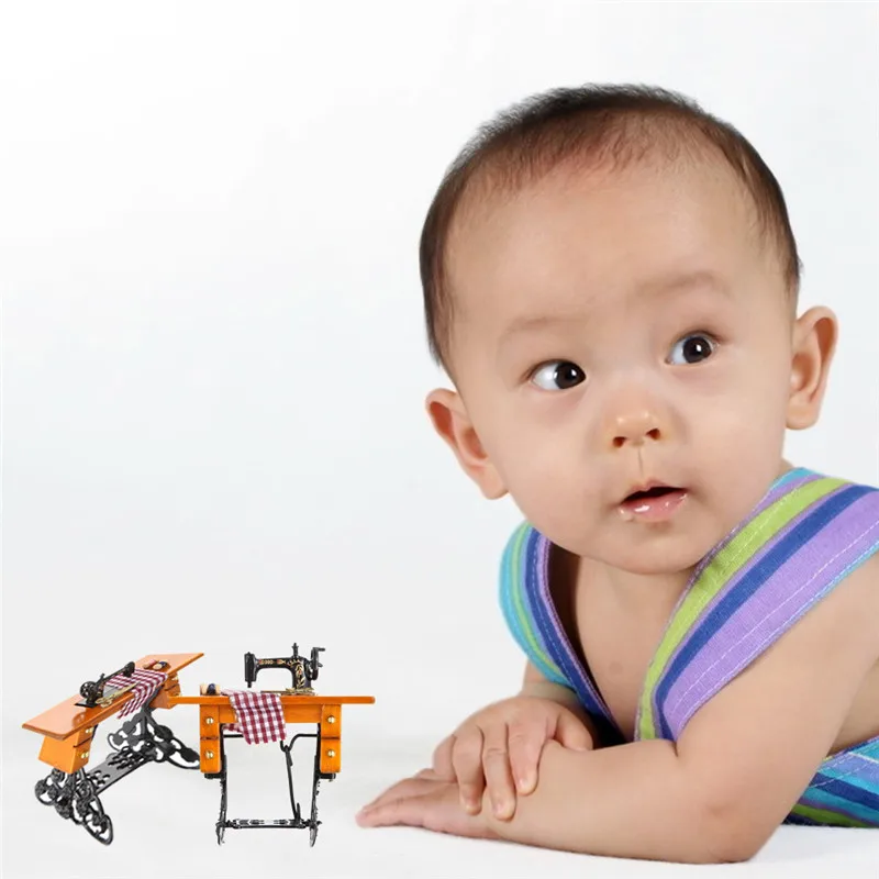 Mini 1:12 Simulated Sewing Machine With Thread Scissors Cloth Fun Kids Pretend Play Game Toy Dollhouse Playing House Toys Set Mini 1:12 Simulated Sewing Machine With Thread Scissors Cloth Fun Kids Pretend Play Game Toy Dollhouse Playing House Toys Set