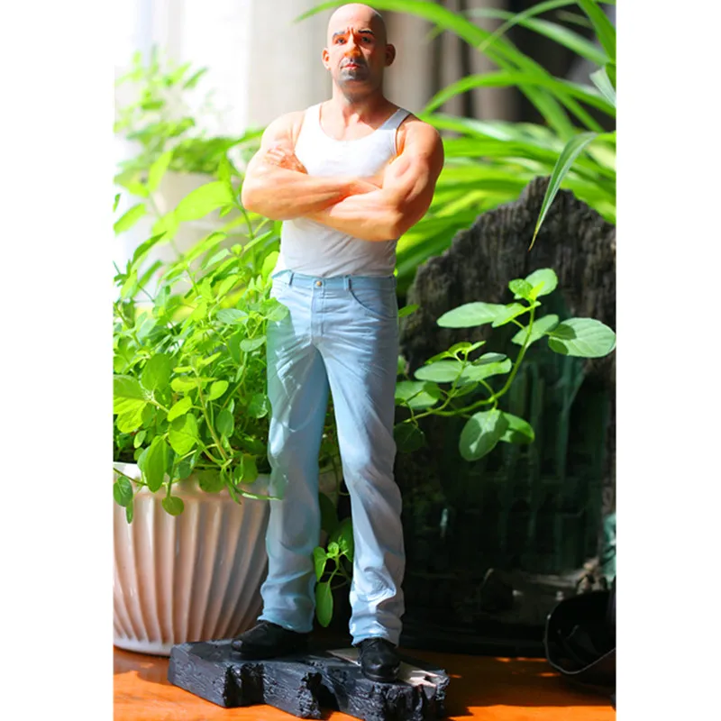 

The Fate of the Furious Vin Diesel Leading Actor Dominic Toretto Resin Action Figure F. Gary Gray Collection Model Toy L2559