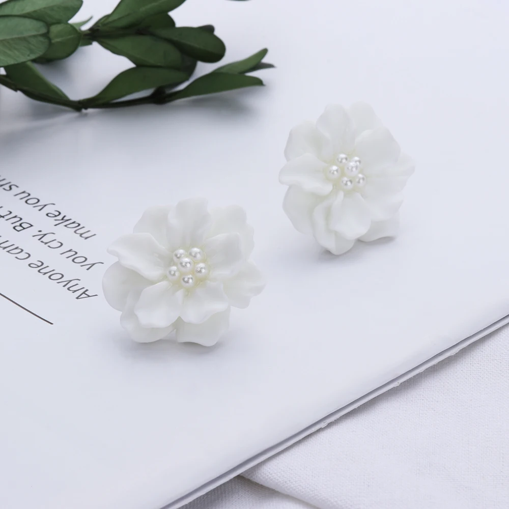 

Big White Simulated Pearl Flower Earrings For Women Fashion Jewelry Wedding Party 2019 Ear Stud Elegant Bijoux Dress Accessories