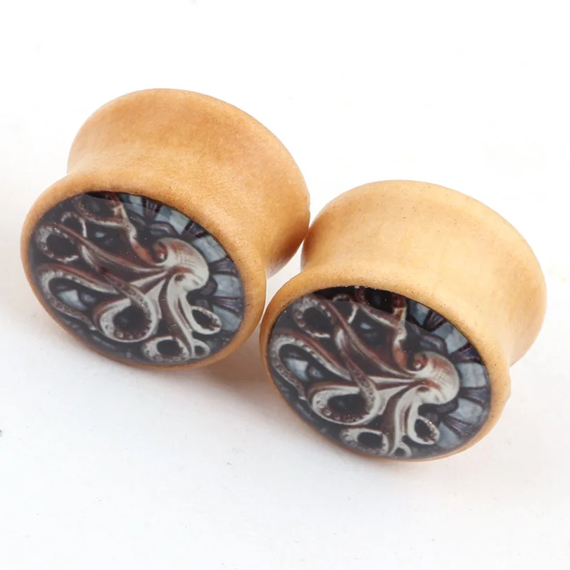 2pcs Unisex Solid Wood Octopus Pattern LOGO Ear Gauge Flesh Plugs