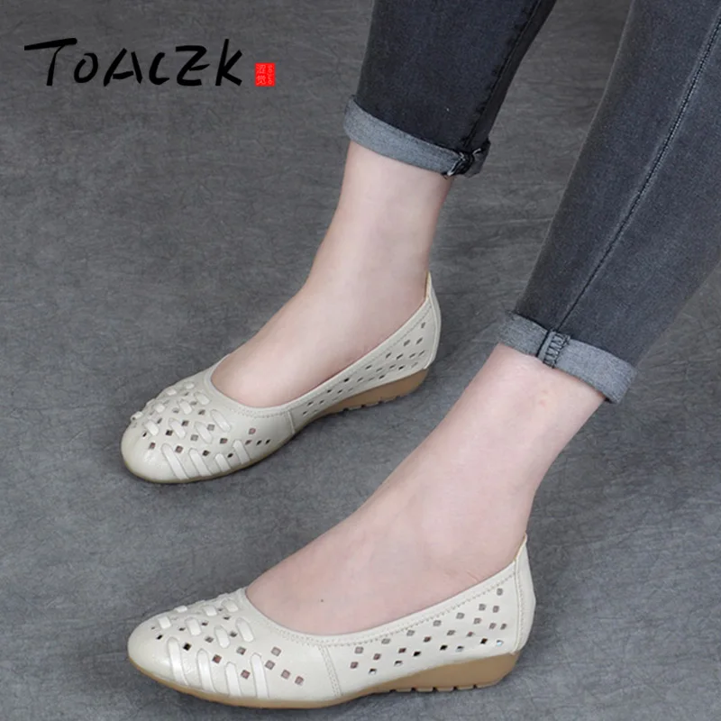 

Summer leather women's shoes, hollowed anti-skid sandals, flat heel soft bottom hole shoes, shallow bean shoes,