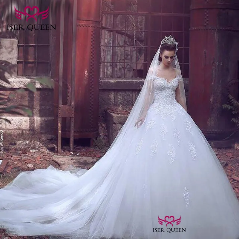 

European Stylish Cap Sleeves Sweetheart Neckline Embroidered Lace on Net Dresses for Wedding Pure White Chapel Train w0130