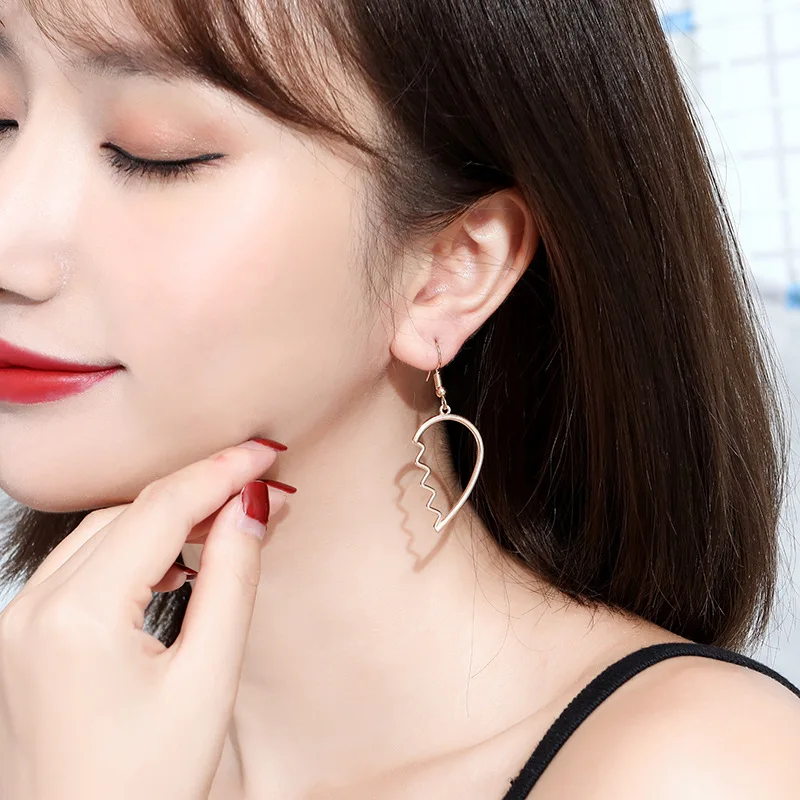 

New Creative Personality Simple Love Stitching Asymmetrical Women's Earrings Temperament Small Fresh Student Stud Earrings