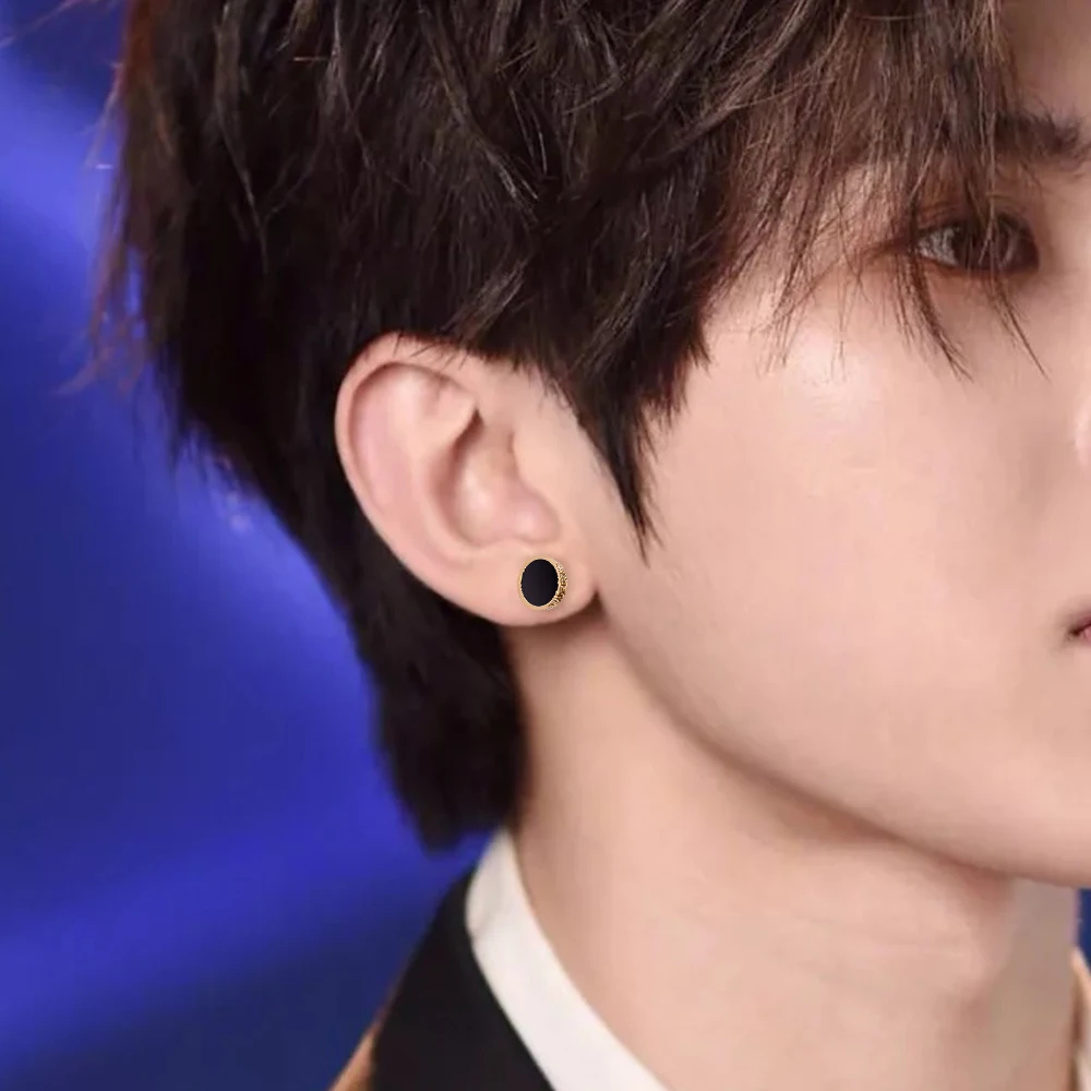Hongjoong earrings Ateez left and right ear | Types of ear piercings, Ear  piercings, Piercings