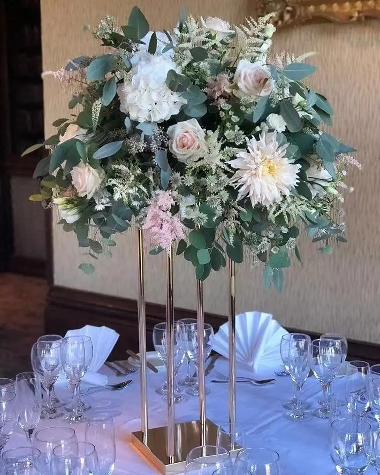 

2019 hot sell new style Wedding Metal Gold Color Flower Vase Column Stand for Wedding Centerpiece Decoration