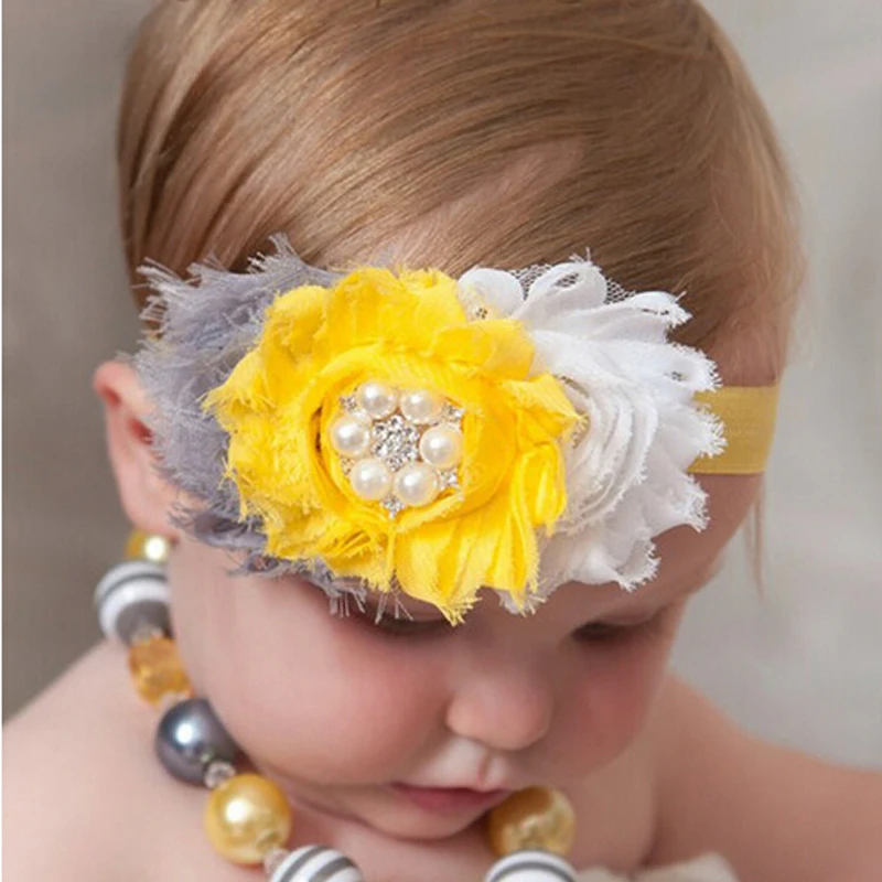 Pagination Sparkle and shine in a subtler way with metallic hair accessories in sleek styles or with elaborate embellishments. Try an embossed side comb featuring and delicately designed plaque atop the tines, or stay smooth with no-frills metal bar barrettes that tuck your hair to the side and glint in the light.