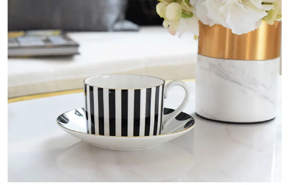 Европейский высококачественный черно-белый полосатый костяной фарфор кофейная чашка и блюдце модный послеобеденный чай красный чайный набор чашек 200 мл