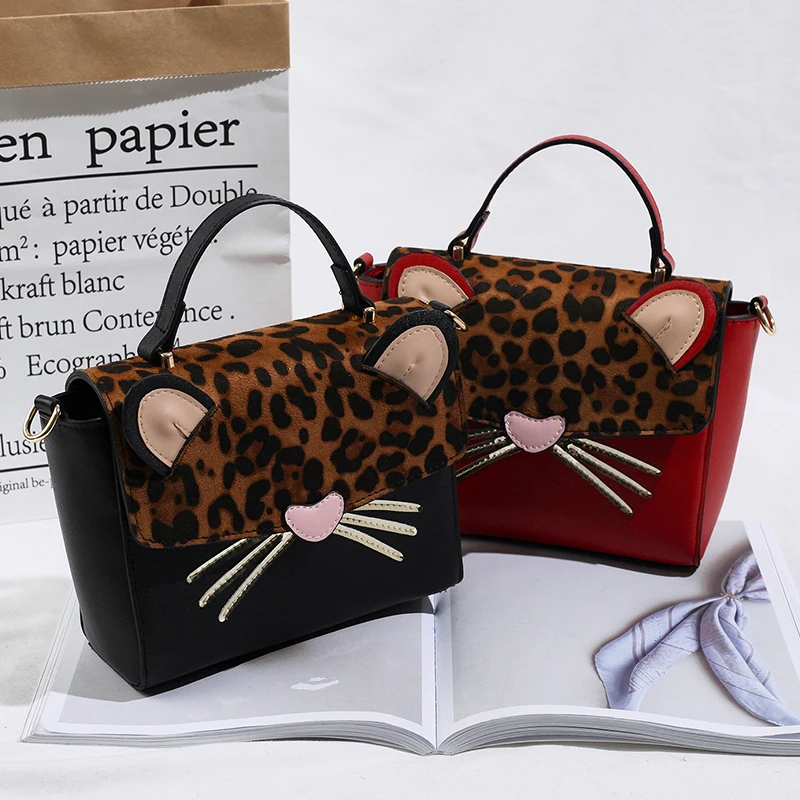 

2018 new Korean fashion portable casual leopard print wild contrast color shoulder slung small square bag.