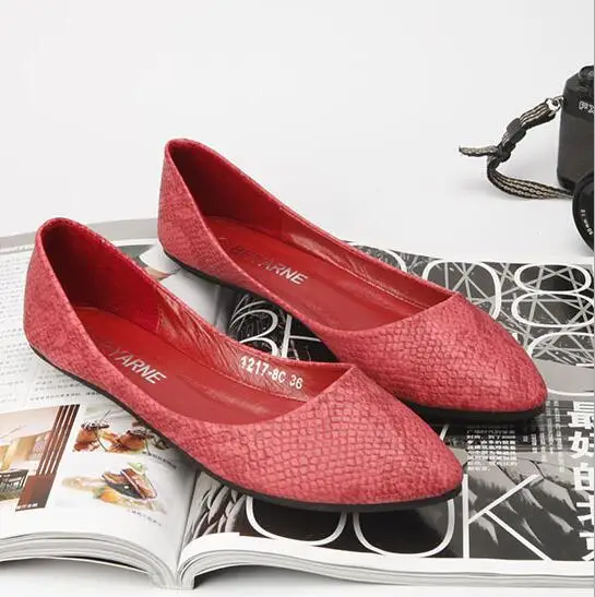 

NEW 2019 Ballets Flats Women Shoes Japanned Leather Embossed Serpentine Pattern Flat Boat Shoes Flats Ladle Shoes Plus Size 41