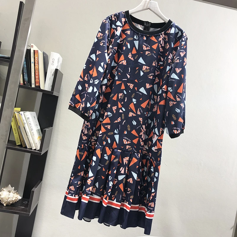 

2019 Loose Women Short Sleeve Print Satin Dresses Lady Loose Short Sleeve Straight Dress Women Geometric Letter satin silk Dress