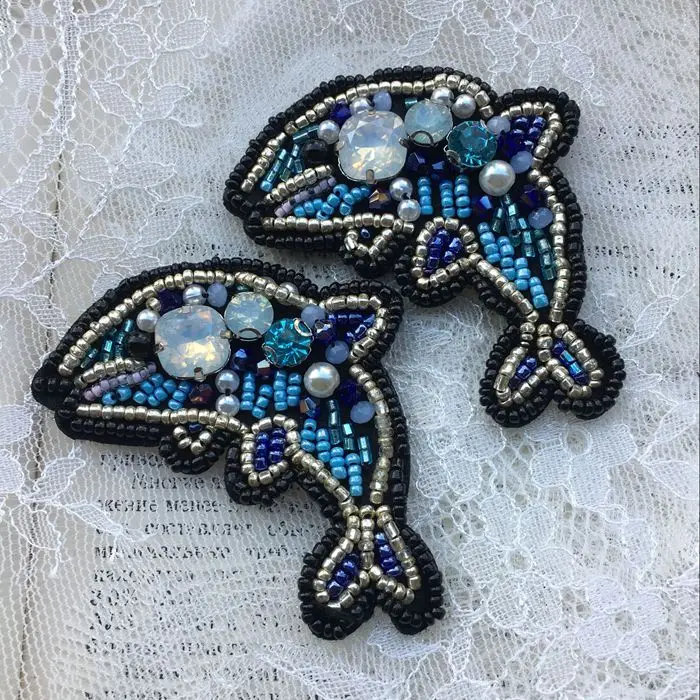 

2 pieces / pack High quality beaded rhinestone clothing Dolphin cloth Sweater coat decorative bag cap hand sewing accessories