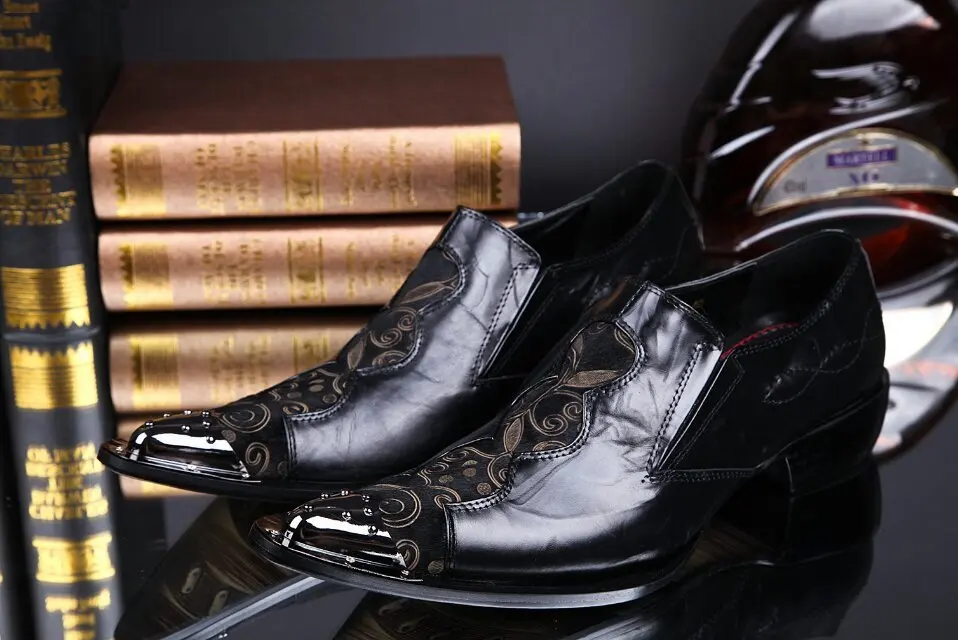 

New Rivet Pointed Iron Toe Men's Shoes British Business Casual Fashion Hair Stylist Men's Leather Shoes