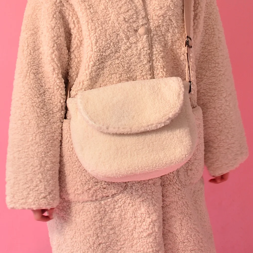 

Princess sweet lolita bag Original lamb small shell slanting winter bag lady pure color simple and casual shoulder bag CC173