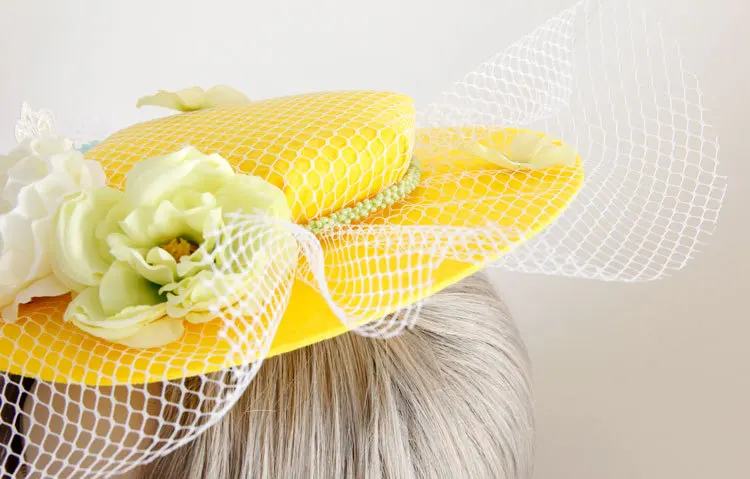 Яркие желтые шляпы для девочек с цветами, высокое качество, свадебные аксессуары для волос, Белый Тюль, вуаль для лица, Хэллоуин Вечеринка, шляпы SH10