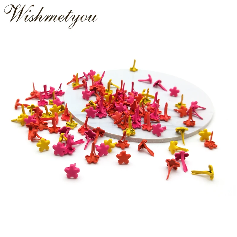 

WISHMETYOU 100pcs 7mm Mixed Color Flower Brads For Diy Wedding Photo Album Decor Embellishment Scrapbooking Crafts Cute Brad New