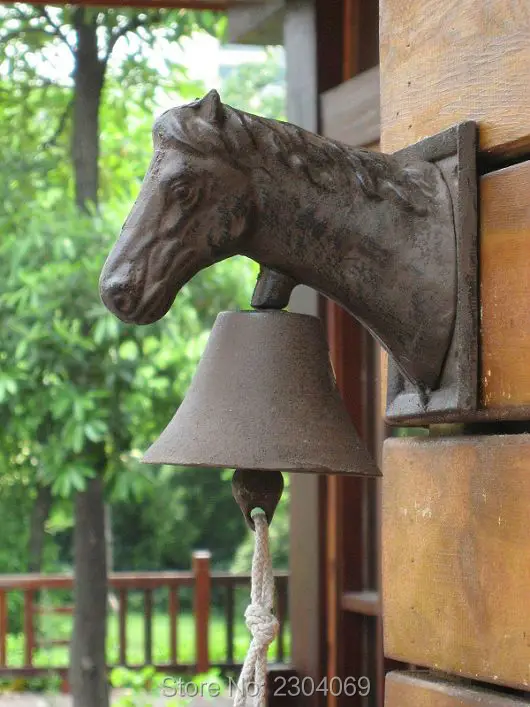 Ретро стиль украшения стен древнего замка деревня cast iron horse bell Бесплатная