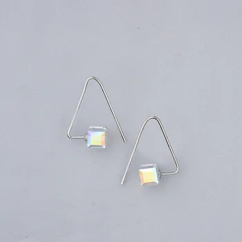 

Nail manufacturers selling S925 tremella female fashion contracted a undertakes to 6 mm of sugar triangle stud earrings