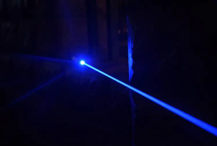 

2019! NEW! Strong 30000M 450nm high power Blue laser pointers light Cigarette Burning Lazer Adjustable Burning Match