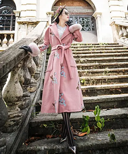 

2018 New Autumn Winter Female Windbreaker Pink Outwear Fox Fur Sleeve Thinkern Turn-down Collar Slim Woman Trench Coat