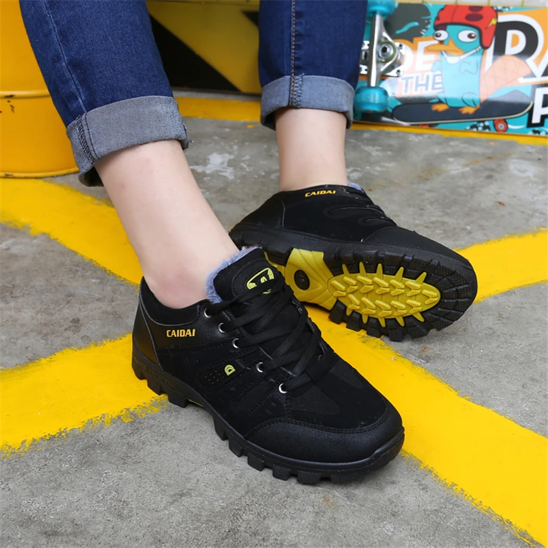 

2018 Hot Autumn Winter Plus Velvet Warm Black Men Hiking Shoes Lace Up Leather Sneakers Men Cotton Shoes Trekking Travel Shoes