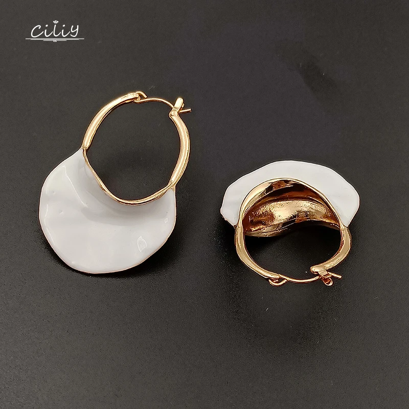 

Ciliy Women Statement Earrings Personality High-End Exquisite Metal Dangle Earrings Trendy White Bag Golden Bag Earrings F88