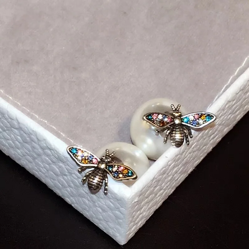 

XF Colorful Zircon Simple Bee Pearl Stud Earring Women Wedding Insect Beads 925 Silver Ear Pin Rainbow Zircon Pearl Jewelry