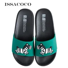 ISSACOCO/мужские летние домашние тапочки на плоской подошве; мужские милые тапочки с животными; модные пляжные шлепанцы; Pantuflas Terlik Chinelos; европейские размеры 42-46