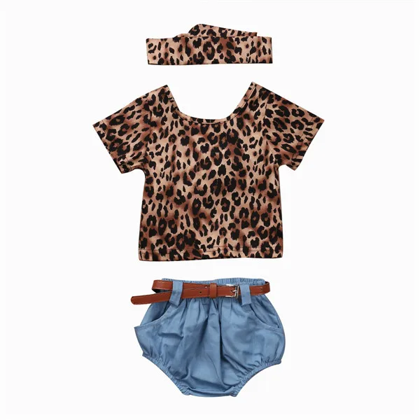 Комплект Новой модной одежды для маленьких девочек из 4 предметов, лето, леопардовая футболка с открытой спиной топы+ джинсовые шорты и повязка на голову