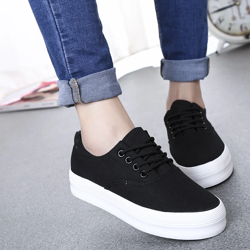 Женские холщовые кроссовки на толстой подошве белые однотонные удобные с
