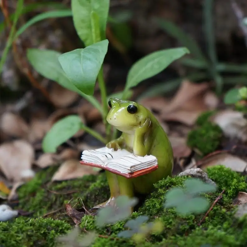 Набор из 2 предметов миниатюрная маленькая лягушка и мышь, книга для чтения, фигурки животных, сказочные Садовые принадлежности, украшения для террариума DIY Miniat