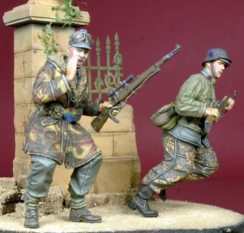 

Resin Kits 1/ 35 MAN Soldiers in Action include 2 soldiers Resin Not color Model DIY TOYS new