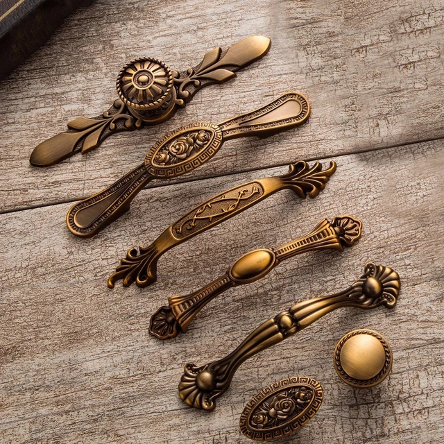 Tiradores de puerta de bronce amarillo, tiradores de cajones antiguos y  Noble, tiradores de armario de cocina Vintage y perillas, tiradores de  muebles Retro, 2 uds. - AliExpress