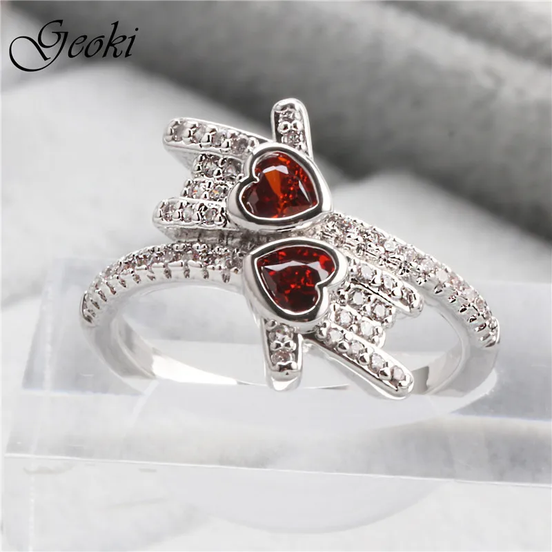 

Geoki 2019 Trendy Red Heart Rock Gesture Ring Round Cut White Cubic Zirconia Paved Hip hop Music Wedding Rings for Men&Women