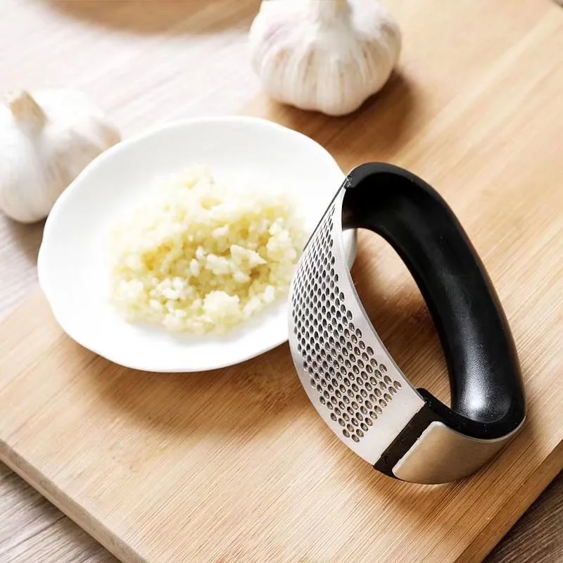 1PC Stainless Steel Garlic Presses Manual Garlic Mincer Chopping Garlic Tools Curve Fruit Vegetable Tools Kitchen Gadgets QA 059