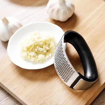 1PC Stainless Steel Garlic Presses Manual Garlic Mincer Chopping Garlic Tools Curve Fruit Vegetable Tools Kitchen Gadgets QA 059