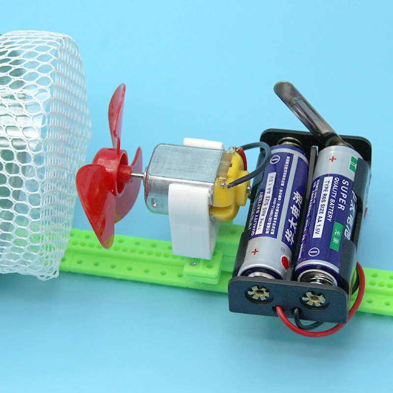 

Diy Manual Technology, Small Production, Creative Vacuum Cleaner, Student Science Experiment, Manual Assembly Of Toy Materials.