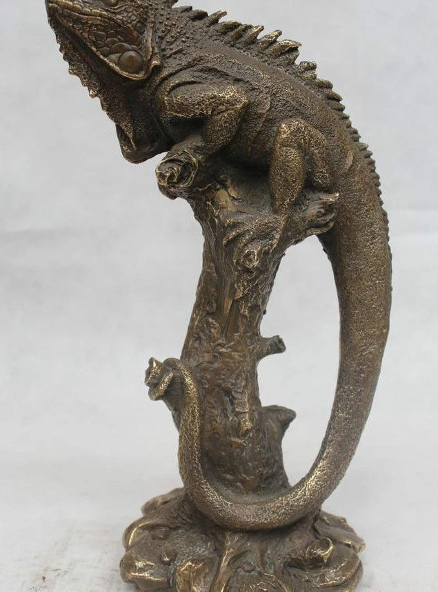 

15"Chinese Folk Pure Bronze excellent Lifelike chameleon lizard Statue