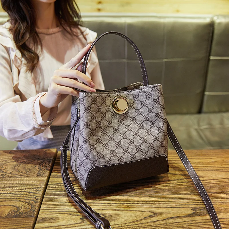 

2019 Brand Women Fashion Shoulder Bags High Quality Handbag Casual Large Capacity Tote Female Vintage PU Leather Crossbody bag