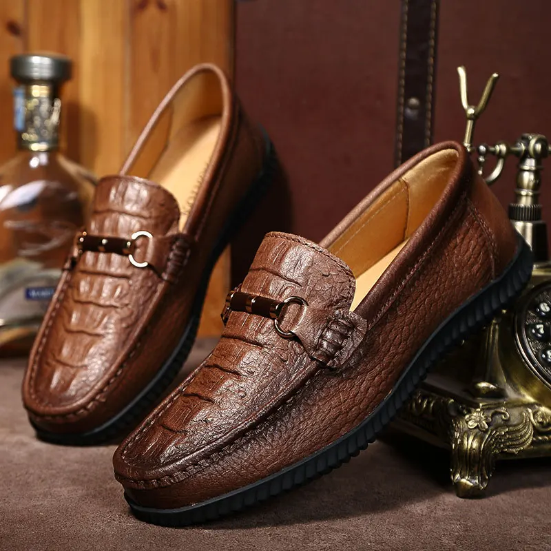

BACKCAMEL 2018 New Men's Leather Casual Sheos Men Peas Shoes Grain Moccasins Flat Loafers Slip Male Leisure Footwear Size 38-43