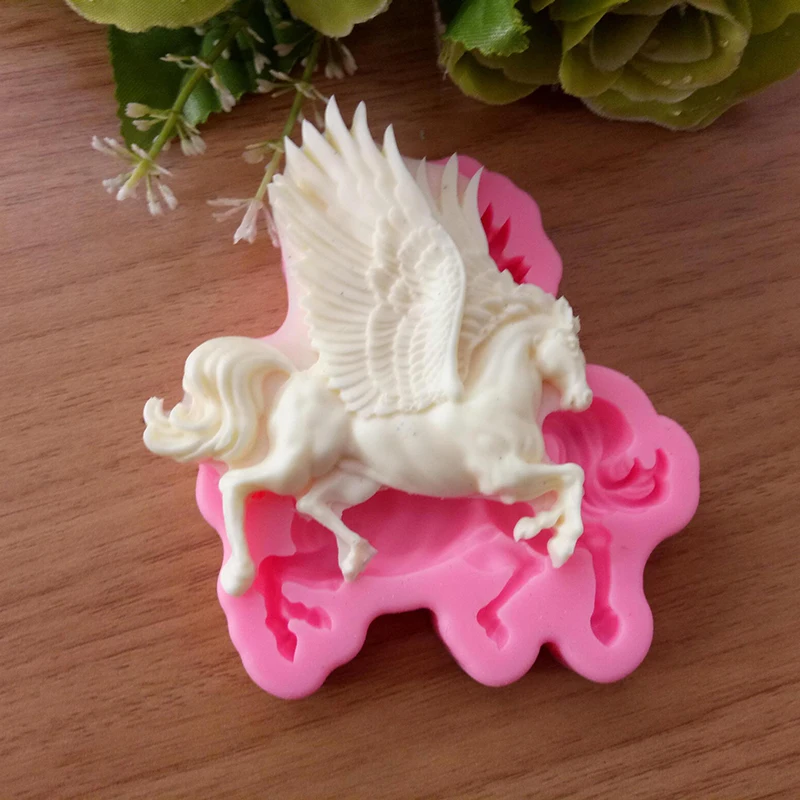 

1pcs 3D Horse Fondant Silicone Mold Unicorn Soap Cake Decor Baking Moulds Pegasus Cake Decorating Tools Cake Mold Wings TSLM1