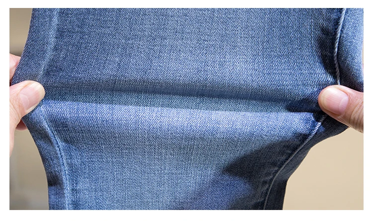 607