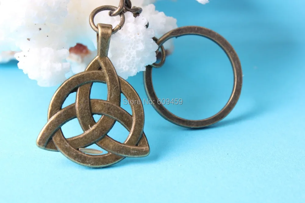 Celtic Knot keychain, Trinity Knot Jewelry, Celtic keychain, Celtic